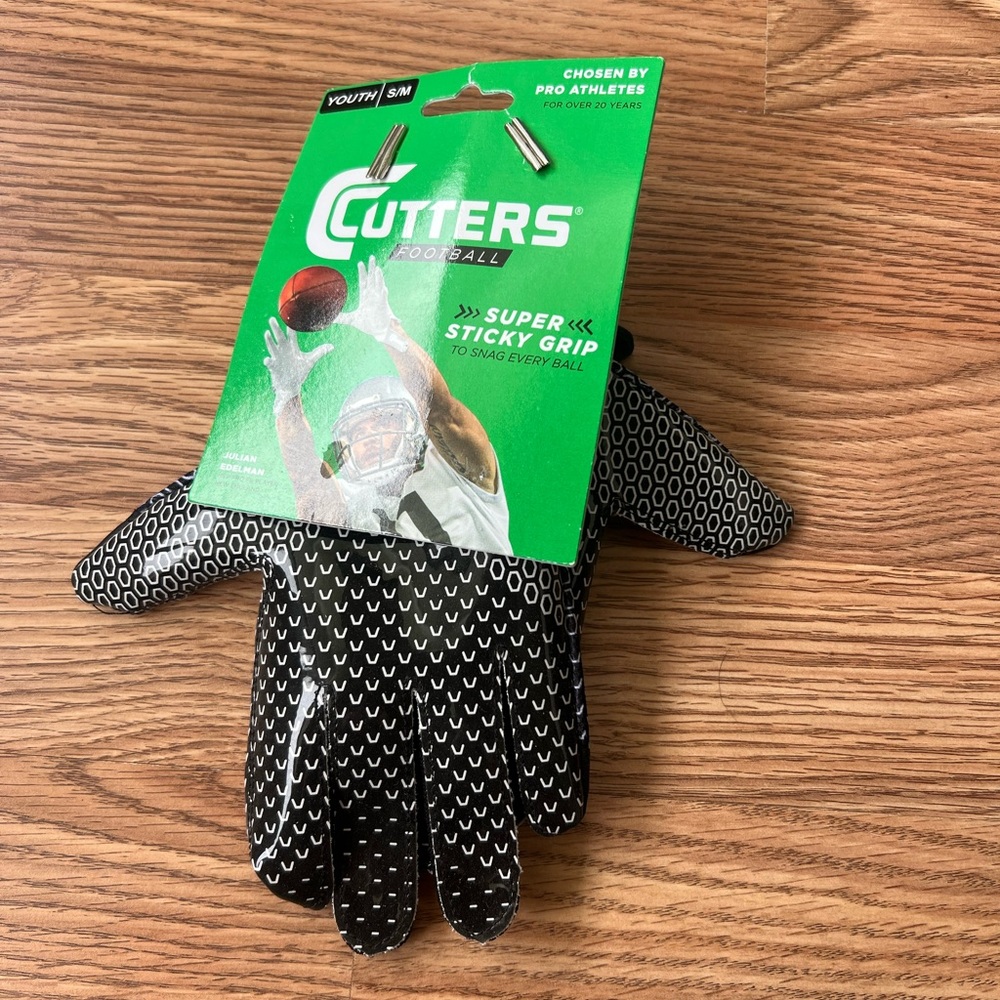 Cutters Football Receiver Gloves Black Grippy Sticky youth small - medium